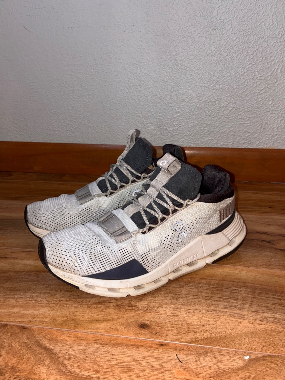 On Cloud Women’s Cloudnova White Sand Beige Athletic Sneakers Shoes - size 8